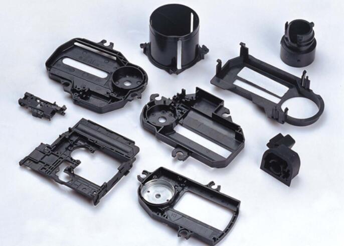 What are the key benefits of using plastic injection molding?