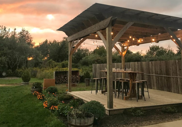 Top 5 Benefits of Choosing a Custom Pergola for Your Backyard