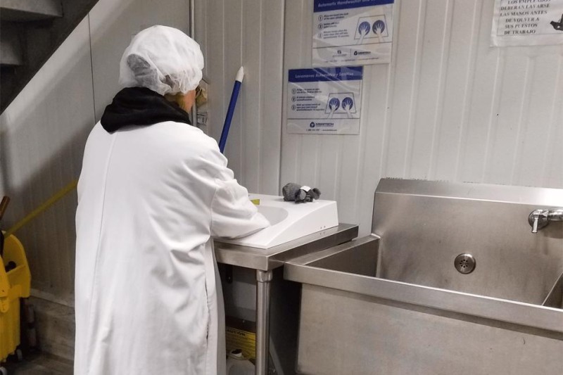 Où placer stratégiquement les lave-mains autonomes pour respecter les normes des restaurants professionnels ?