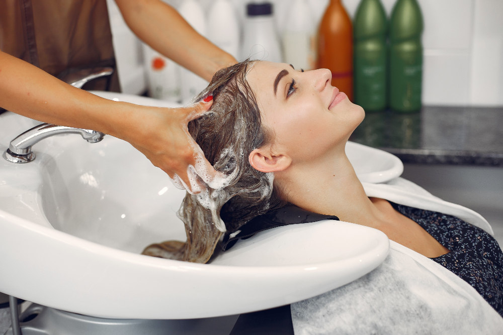 Curly Hair Expert Near Me: A Guide to Grey Hair Transition for Curly Hair